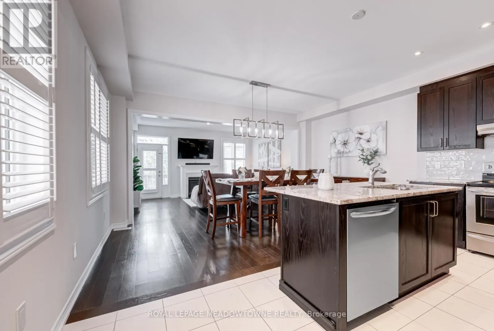 43 RIDGEGATE CRESCENT