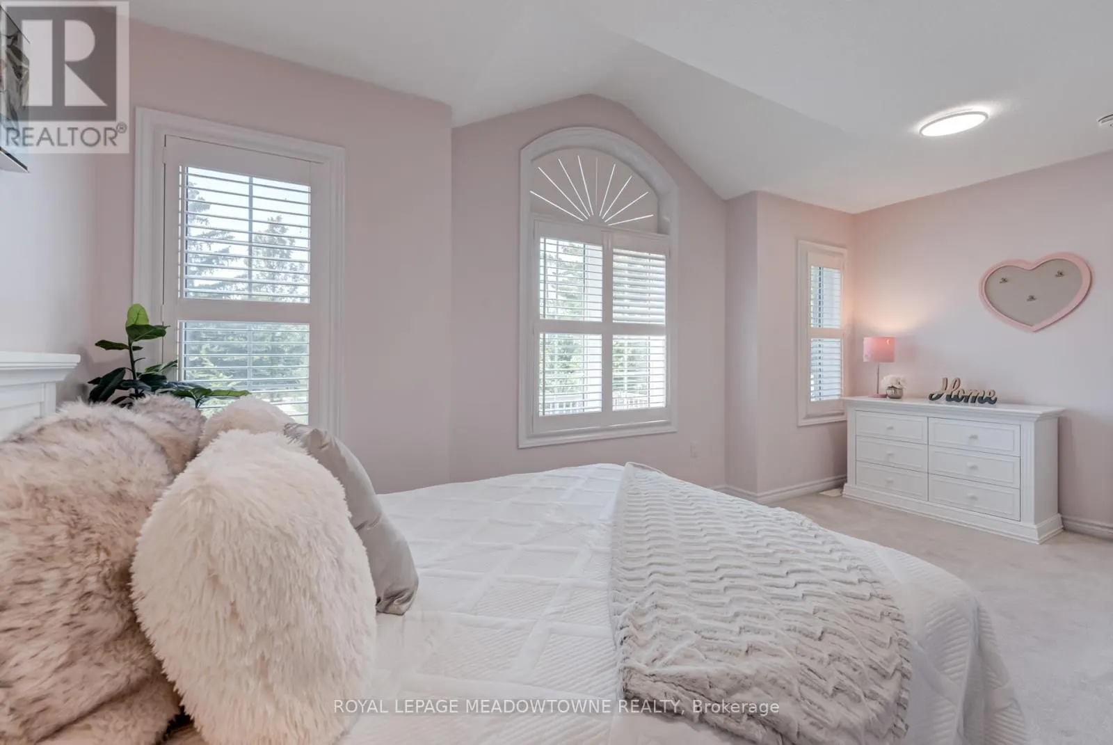 43 RIDGEGATE CRESCENT