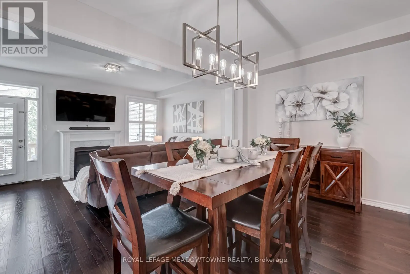 43 RIDGEGATE CRESCENT