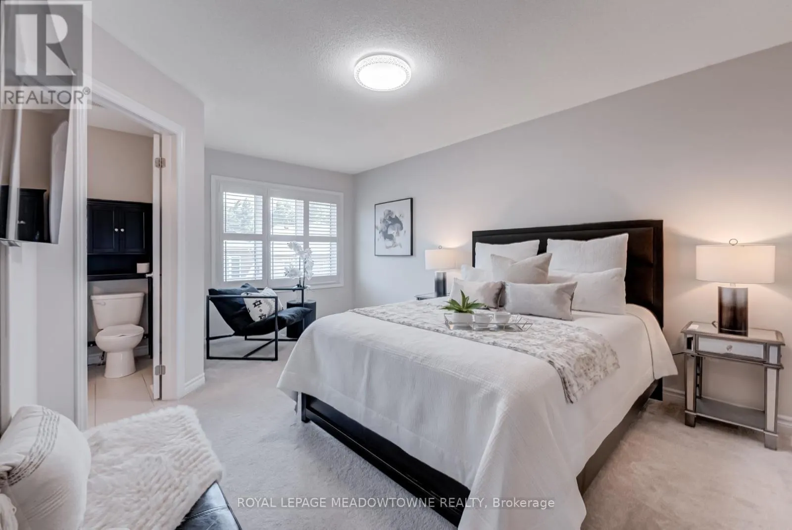 43 RIDGEGATE CRESCENT