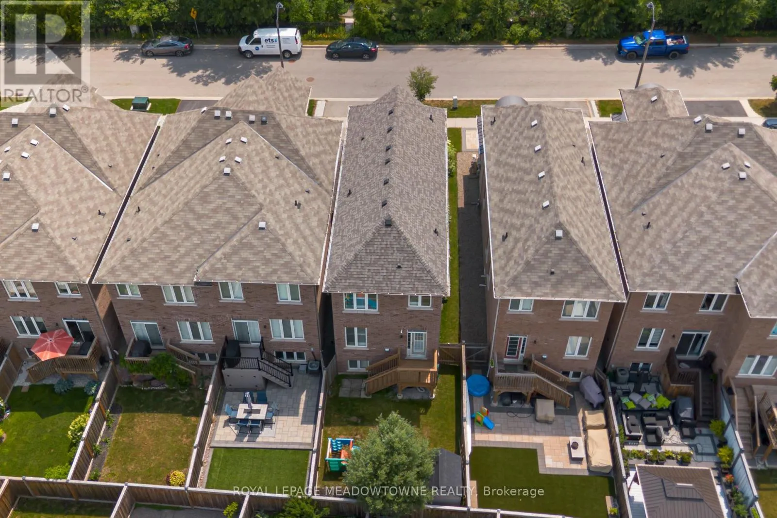 43 RIDGEGATE CRESCENT