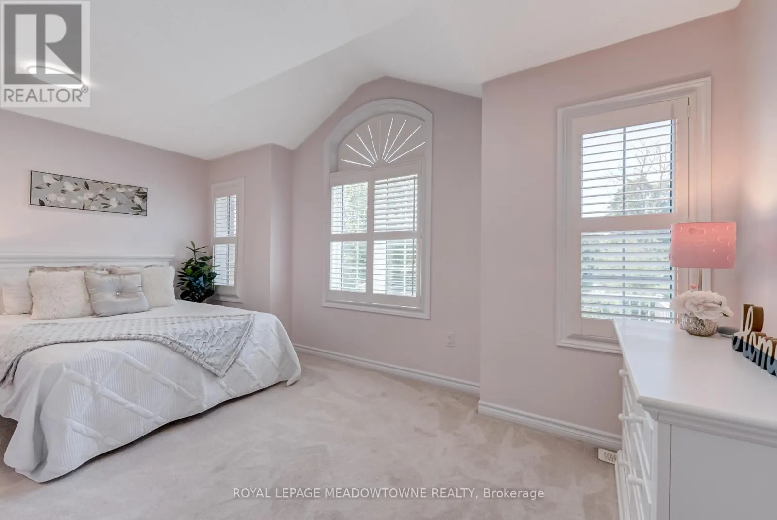 43 RIDGEGATE CRESCENT