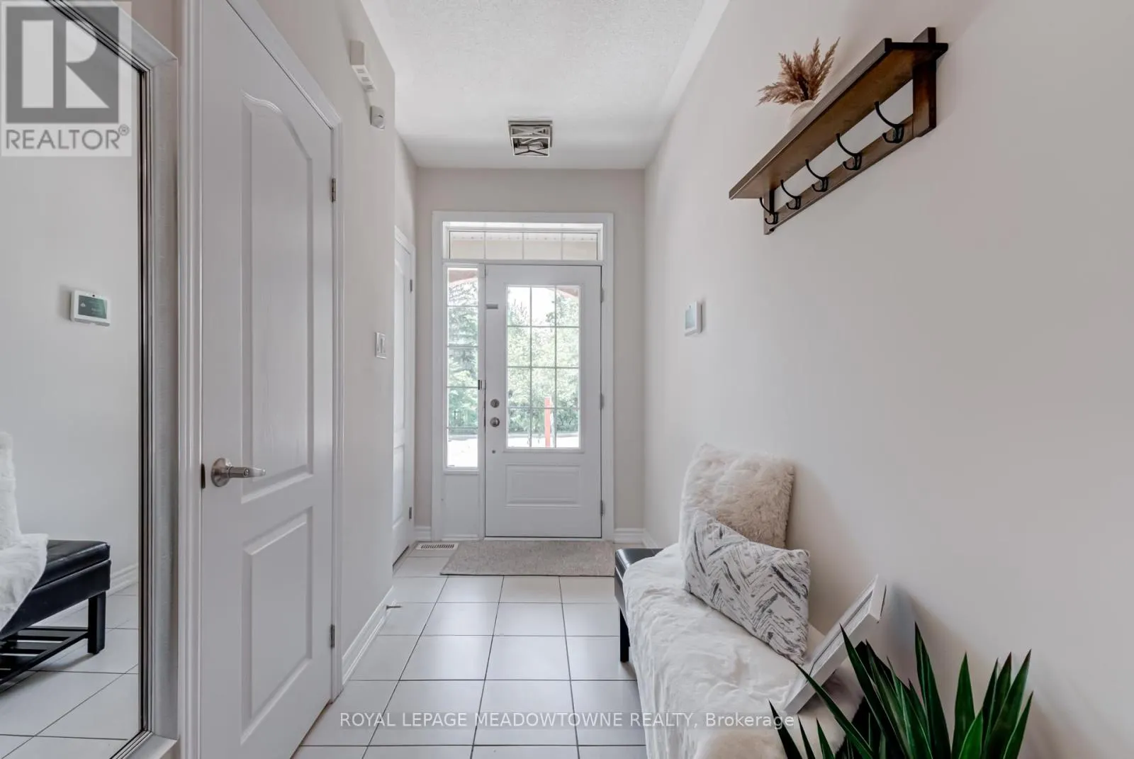43 RIDGEGATE CRESCENT