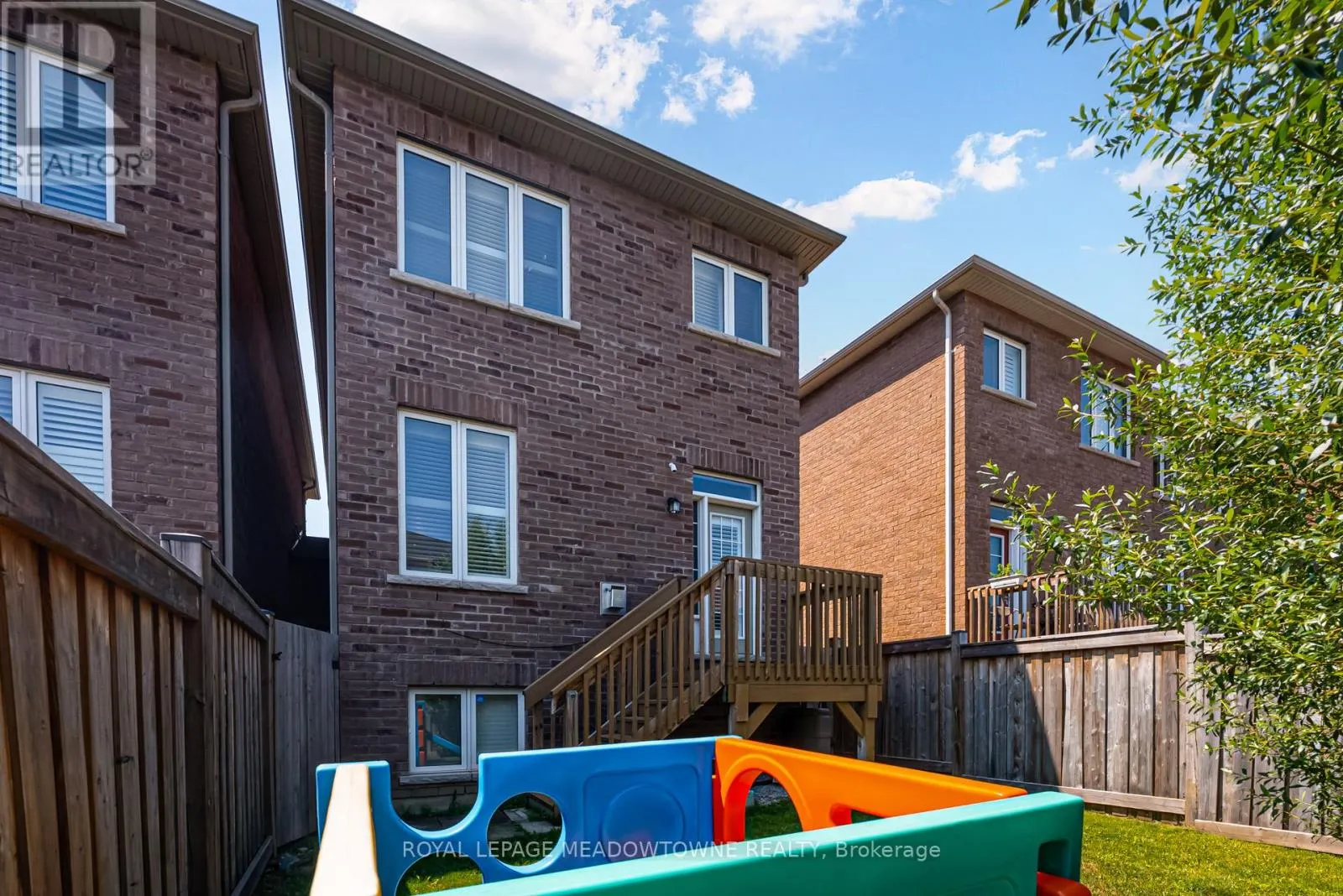 43 RIDGEGATE CRESCENT