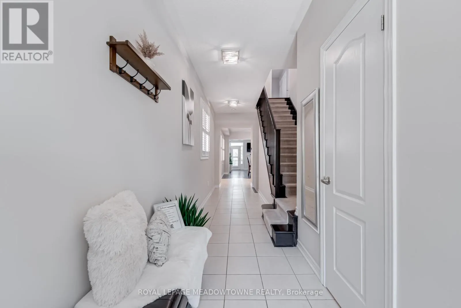 43 RIDGEGATE CRESCENT