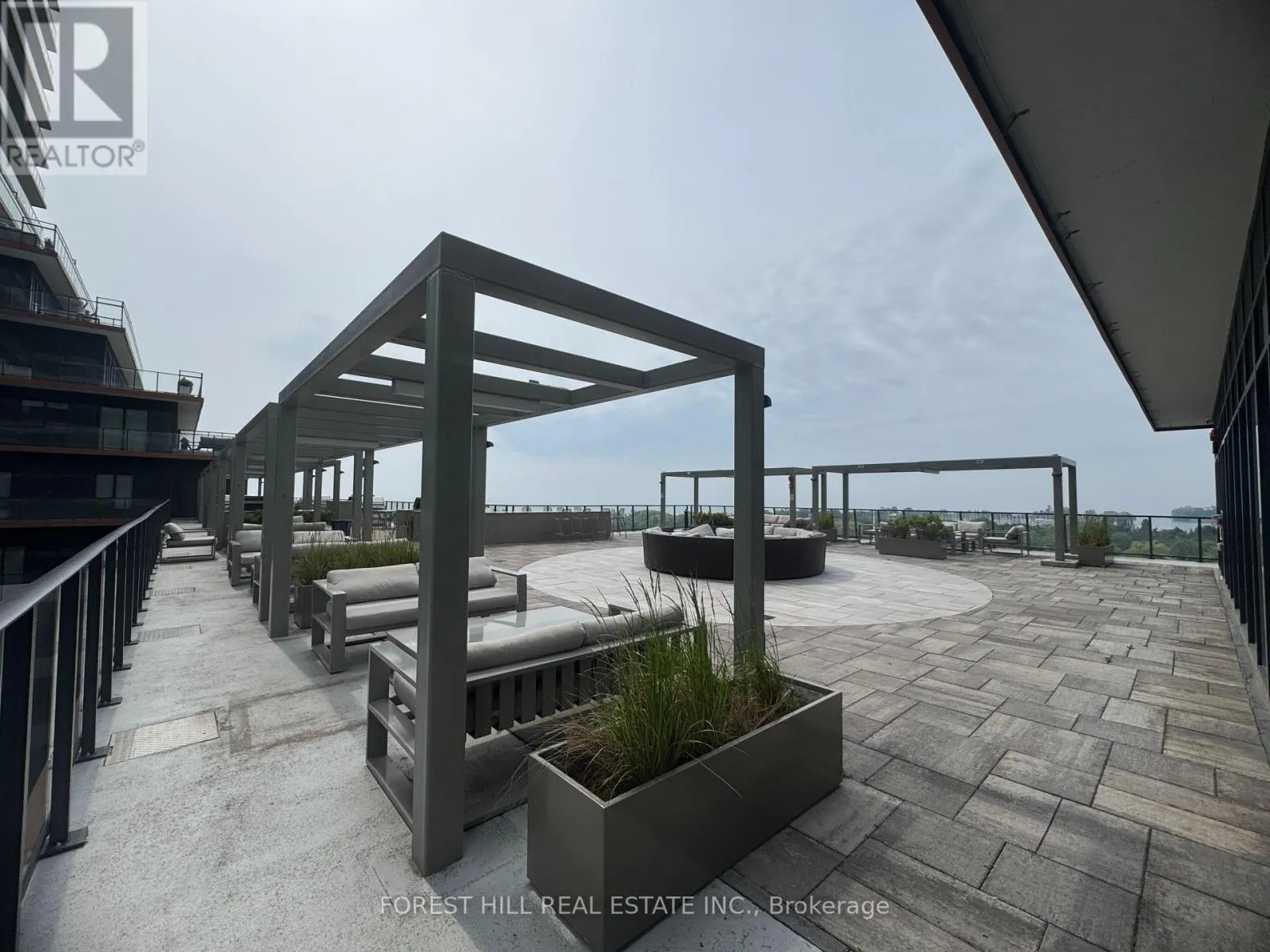 1922 - 30 SHORE BREEZE DRIVE