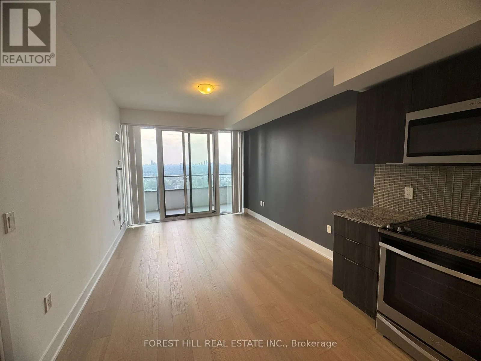 1922 - 30 SHORE BREEZE DRIVE