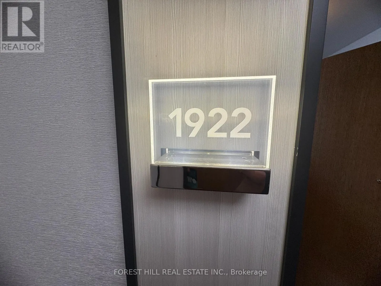 1922 - 30 SHORE BREEZE DRIVE