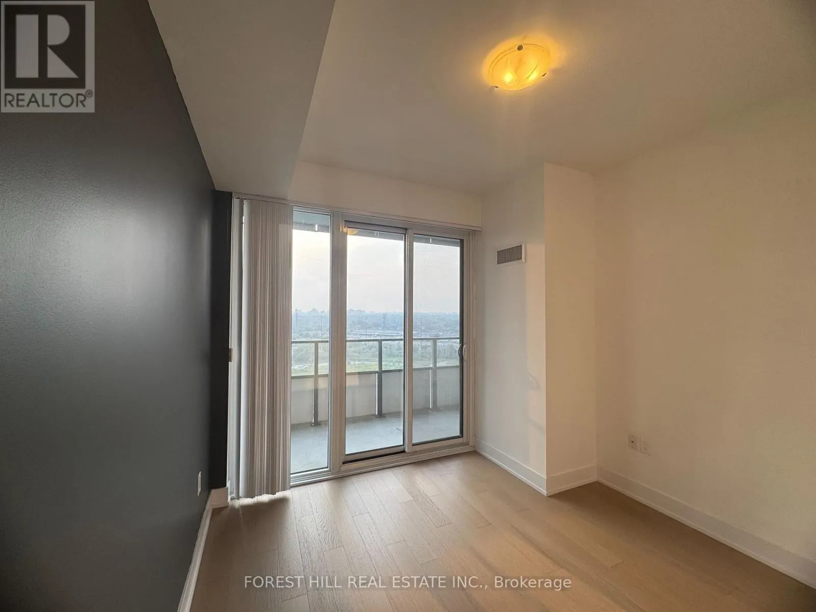 1922 - 30 SHORE BREEZE DRIVE