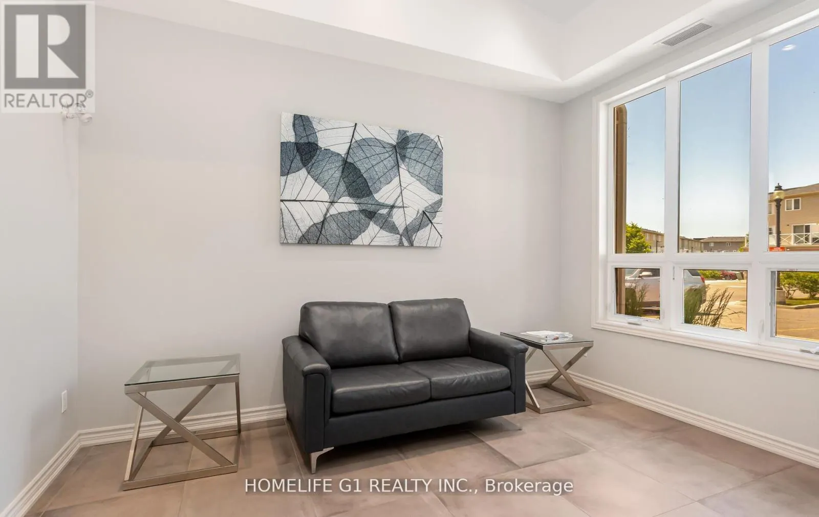 403 - 1370 COSTIGAN ROAD