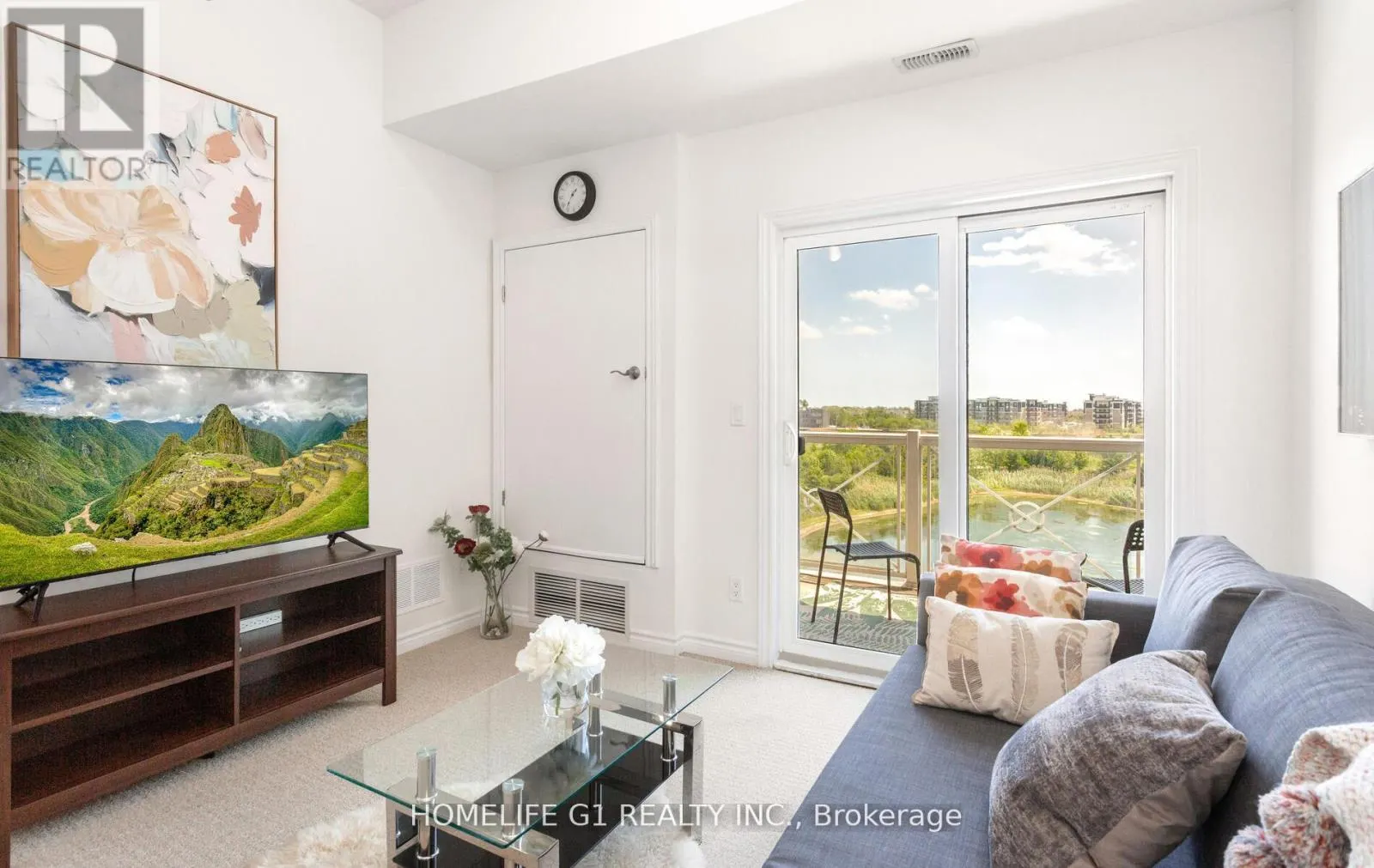 403 - 1370 COSTIGAN ROAD