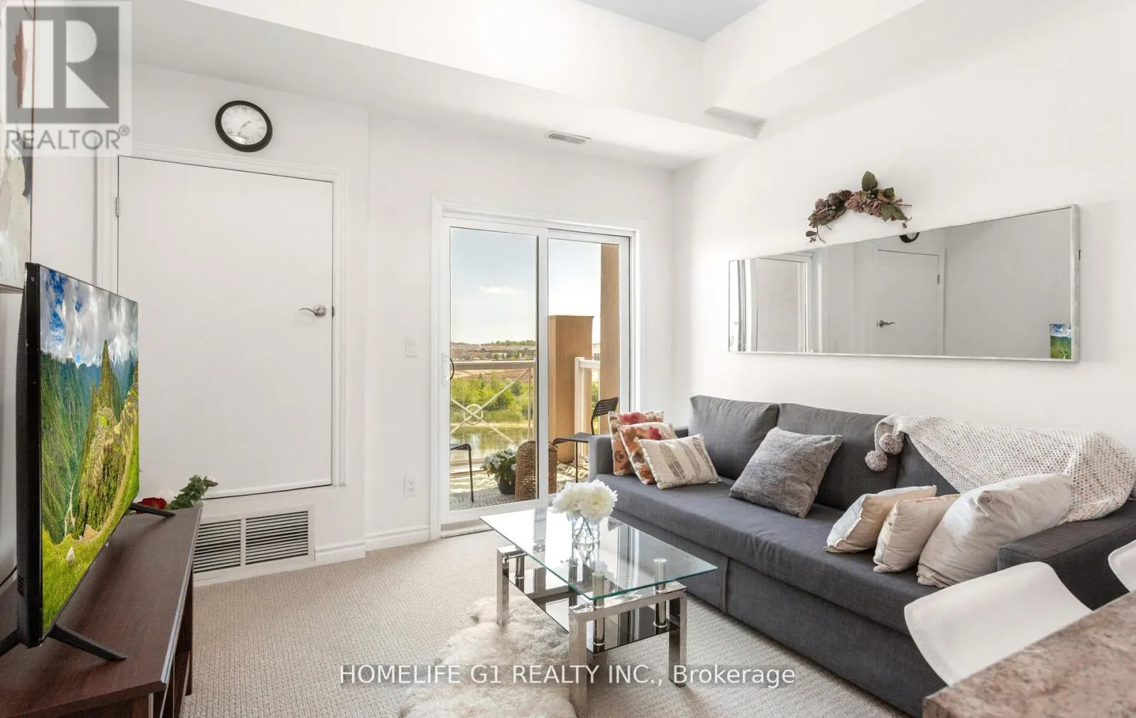403 - 1370 COSTIGAN ROAD