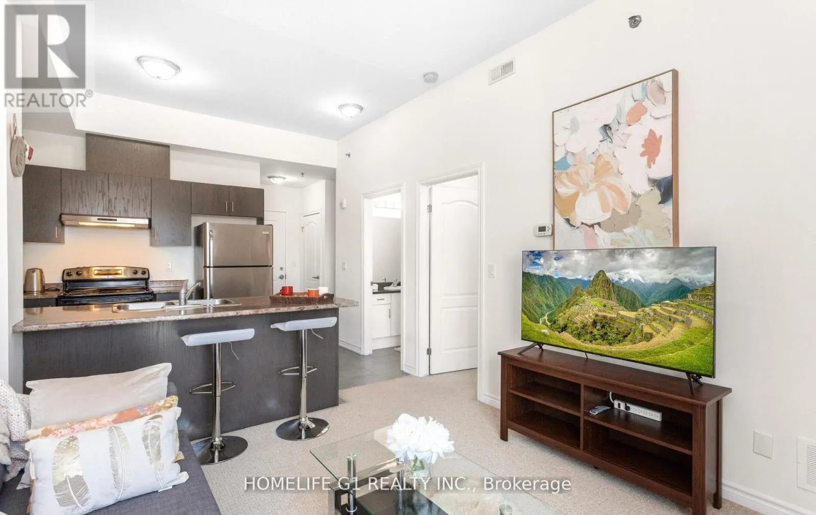 403 - 1370 COSTIGAN ROAD