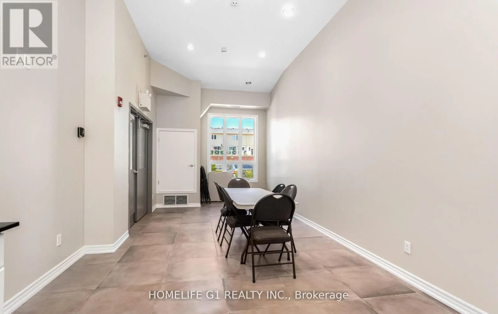403 - 1370 COSTIGAN ROAD