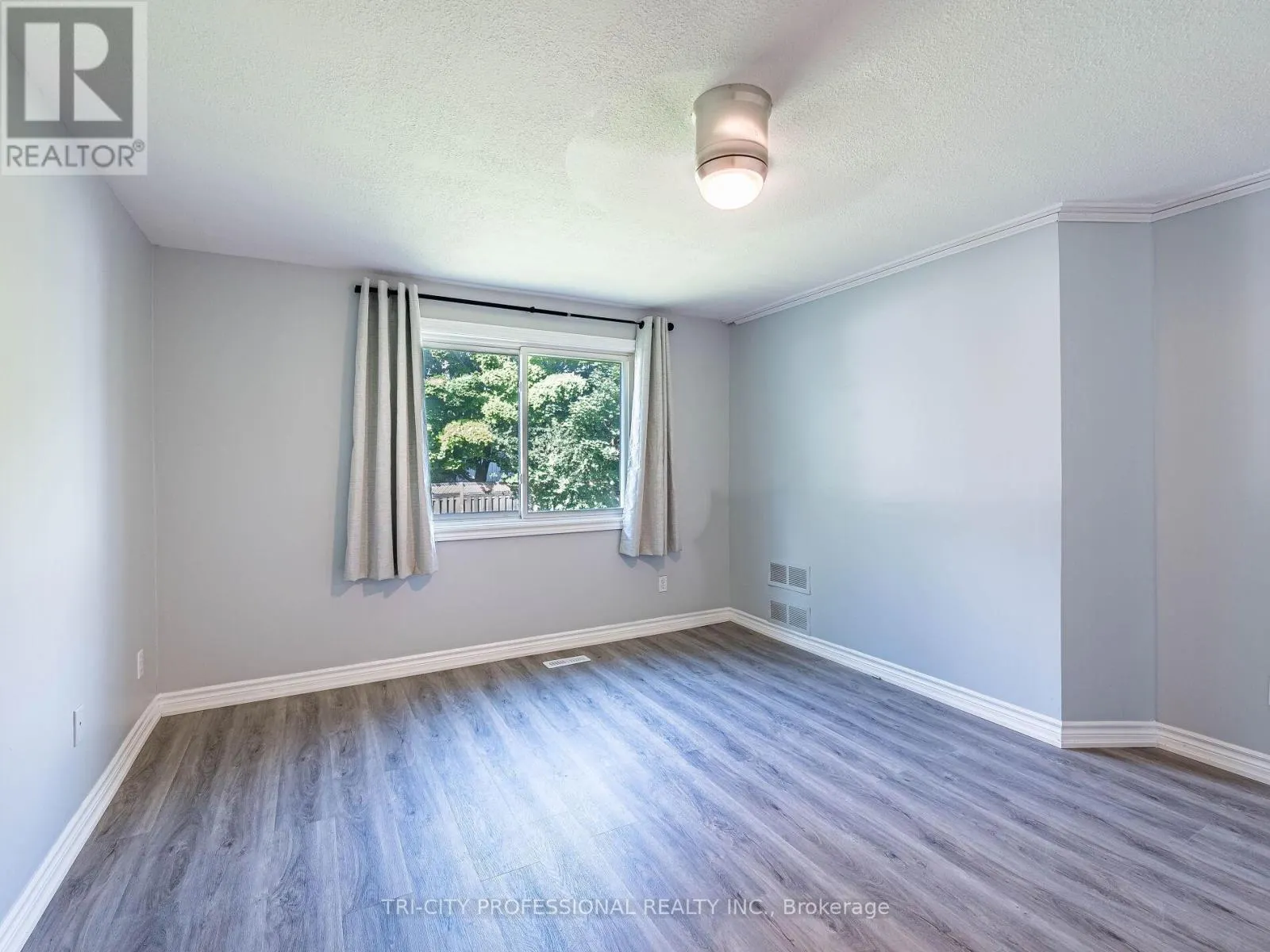 172 MOUNTAINVIEW ROAD S