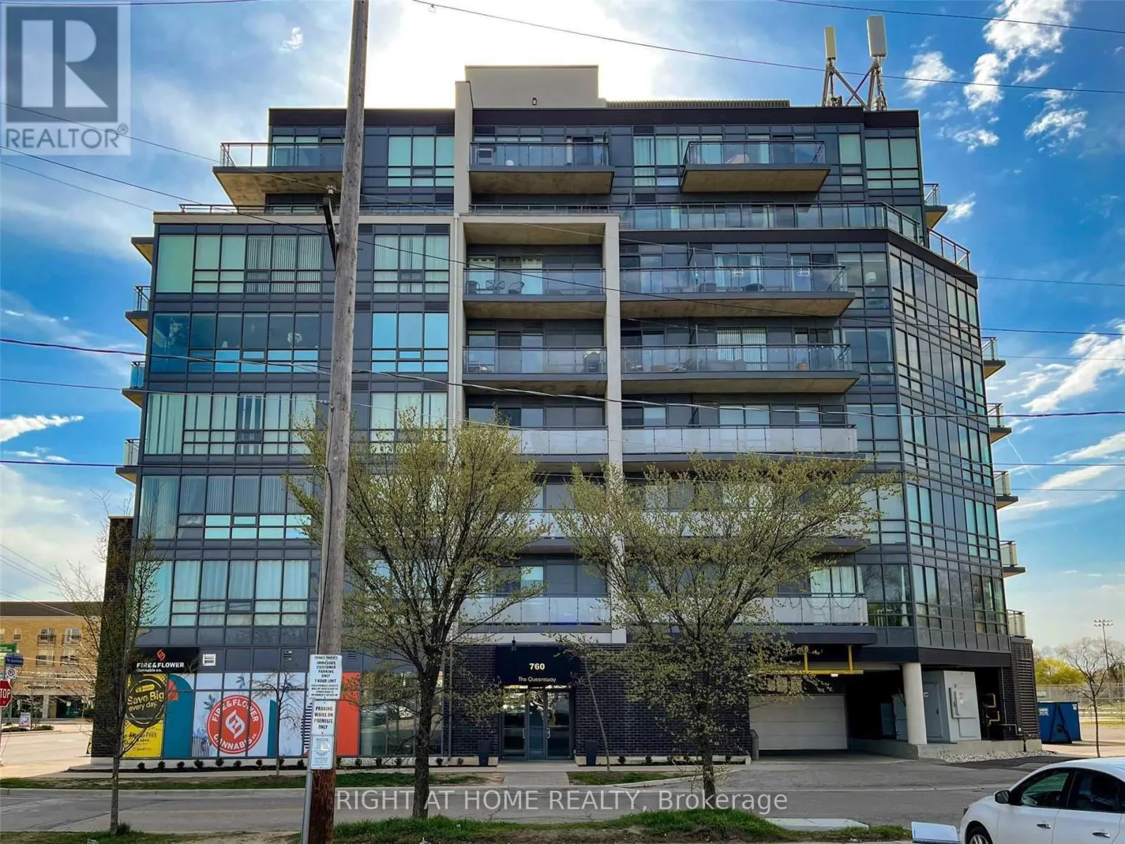 410 - 760 THE QUEENSWAY