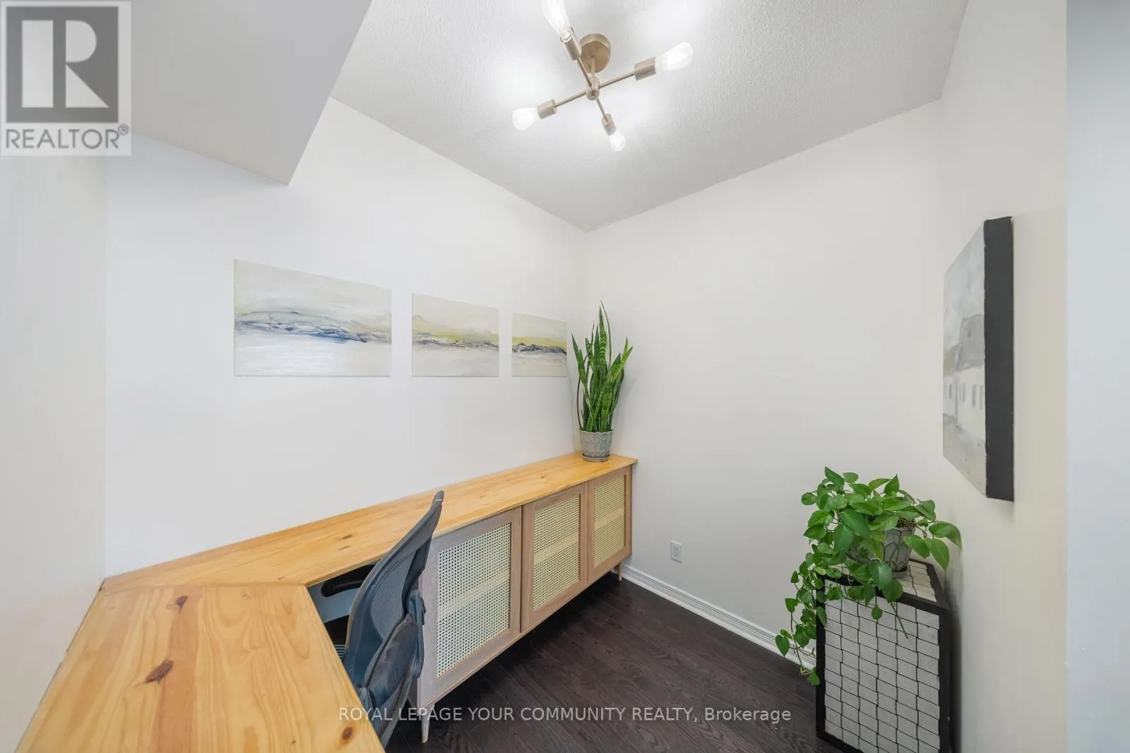 2101 - 15 LEGION ROAD