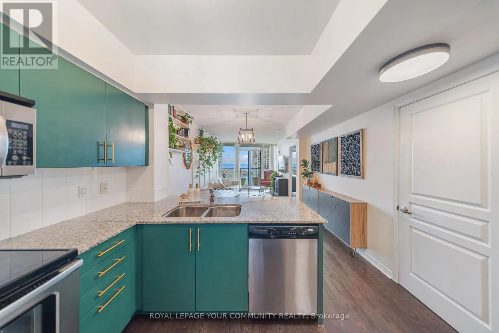 2101 - 15 LEGION ROAD