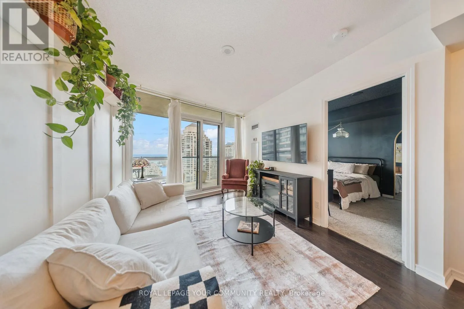 2101 - 15 LEGION ROAD