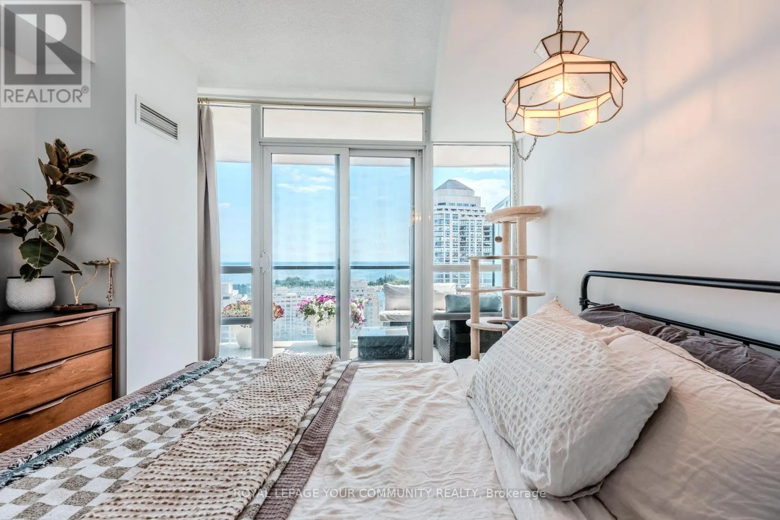 2101 - 15 LEGION ROAD