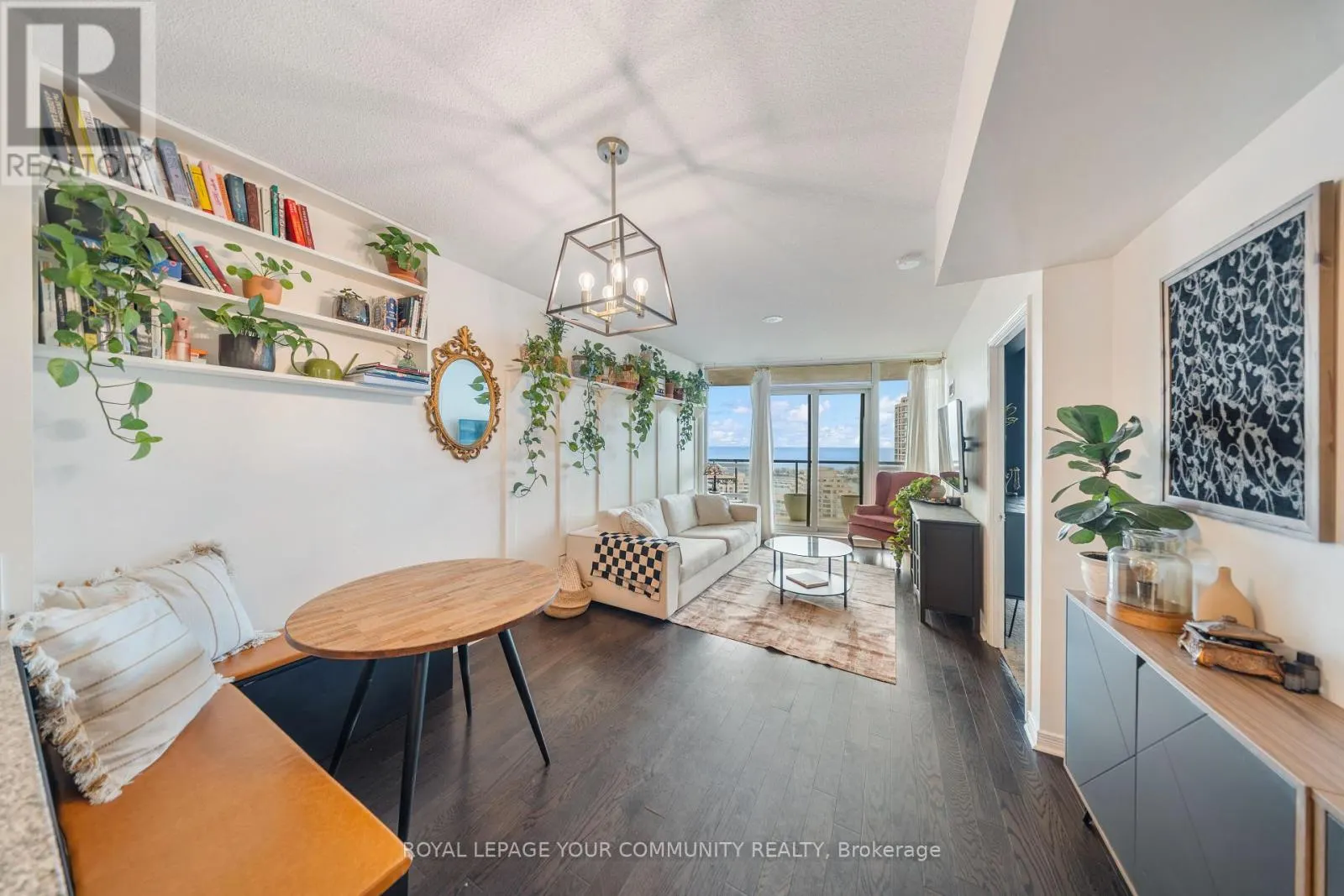 2101 - 15 LEGION ROAD