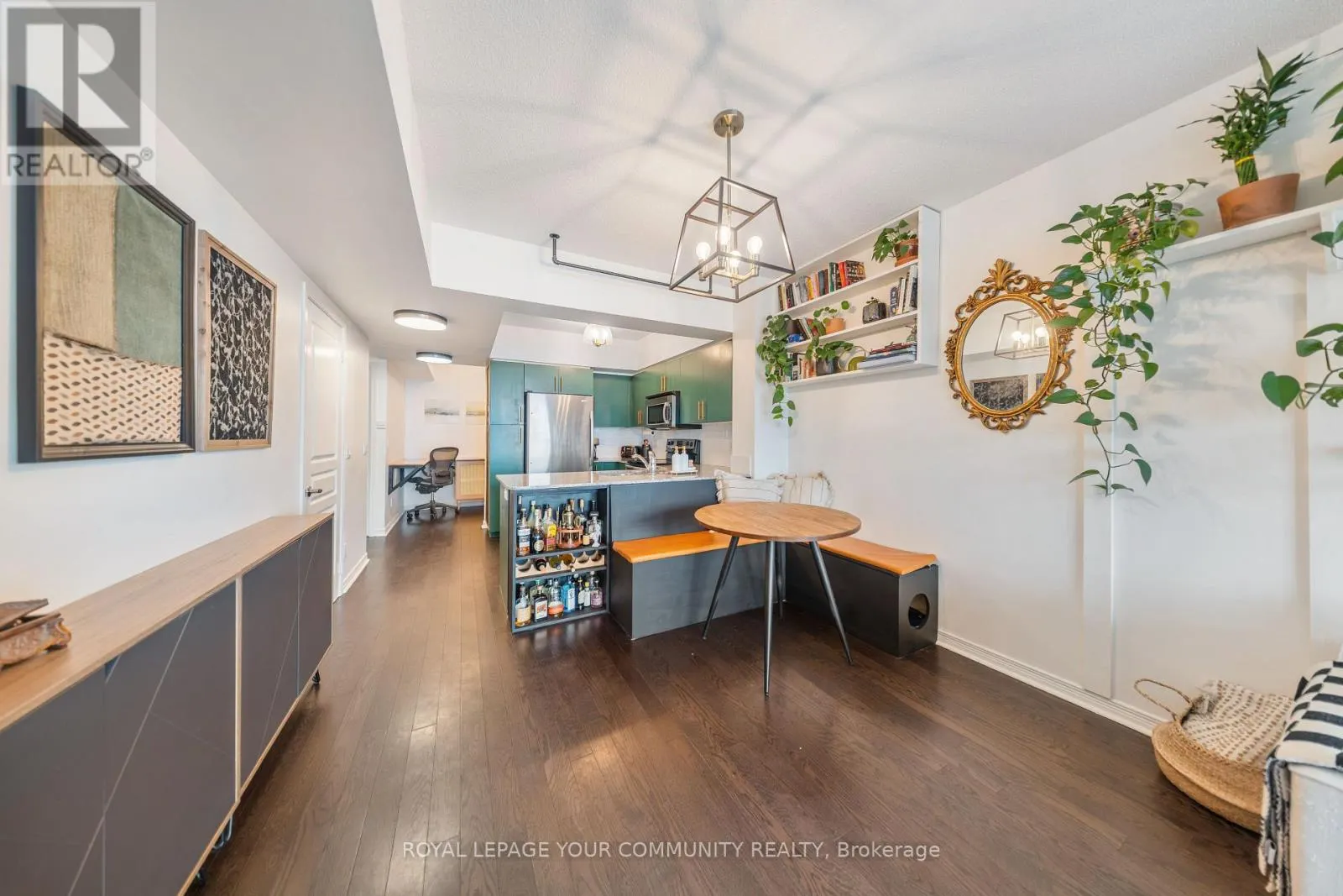 2101 - 15 LEGION ROAD