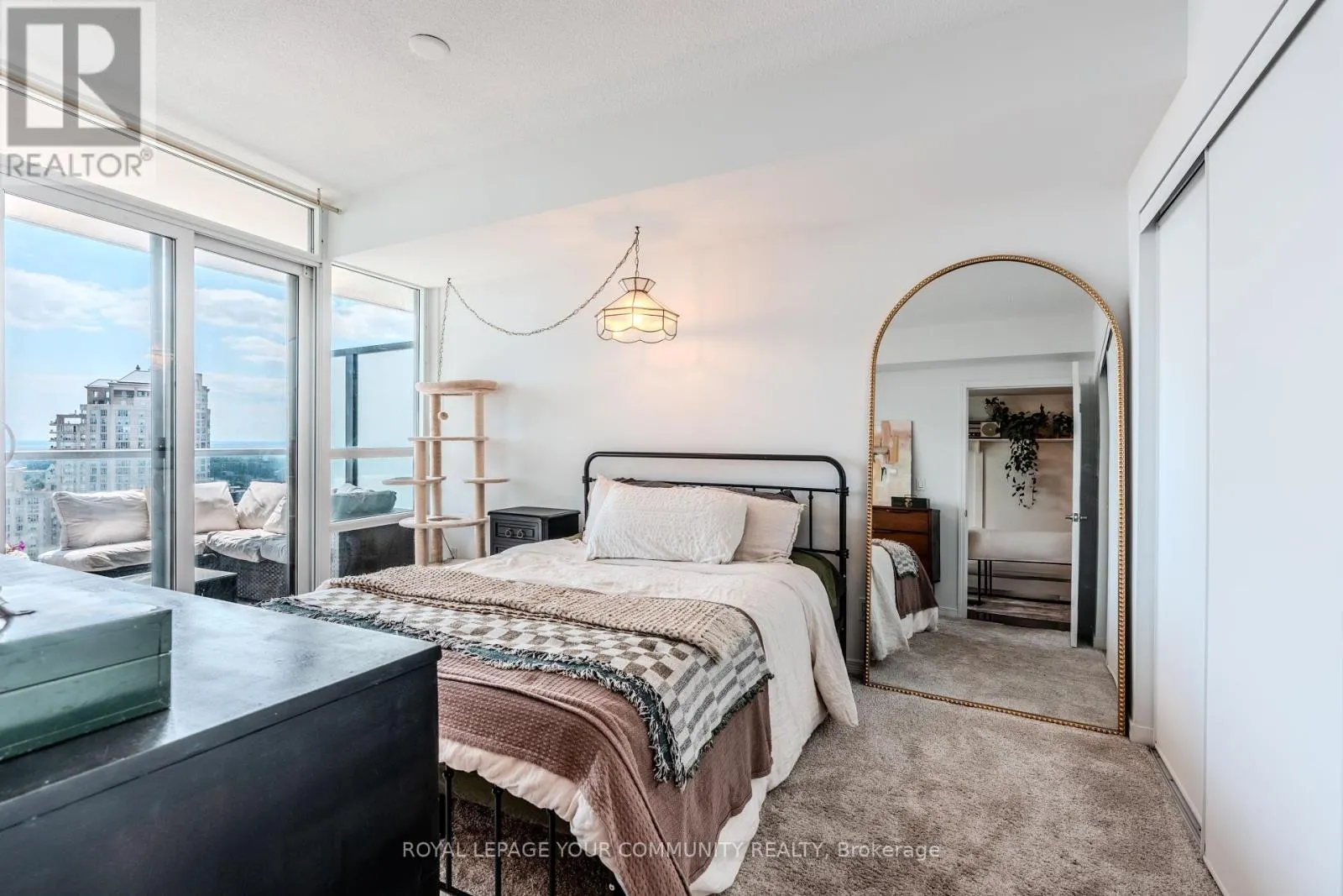 2101 - 15 LEGION ROAD
