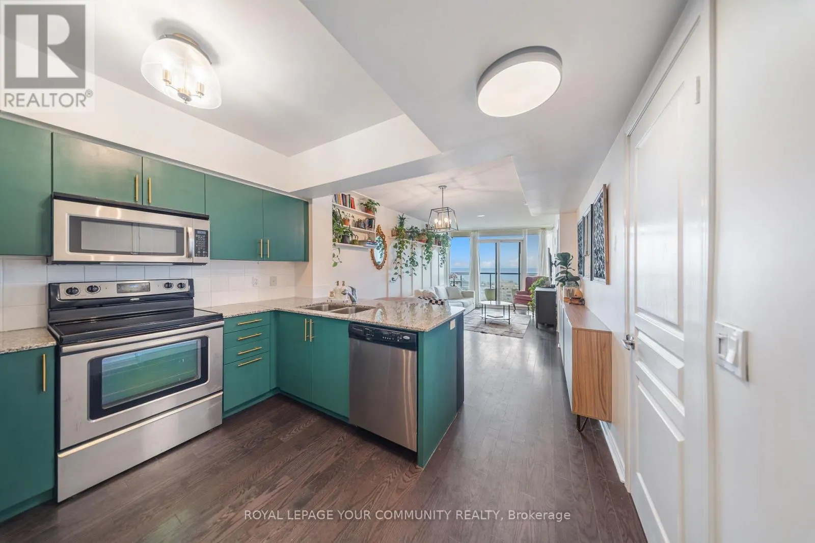 2101 - 15 LEGION ROAD