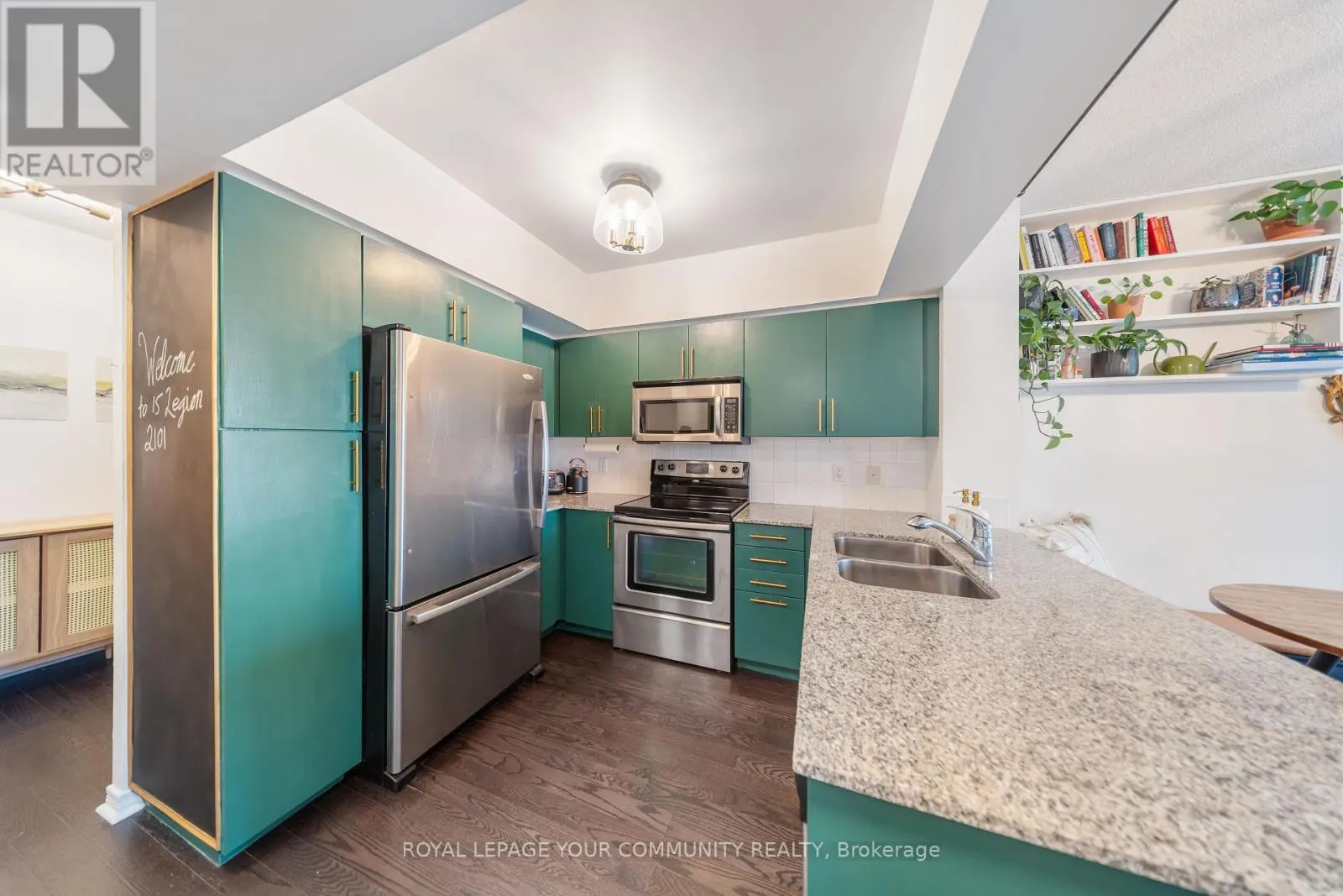 2101 - 15 LEGION ROAD