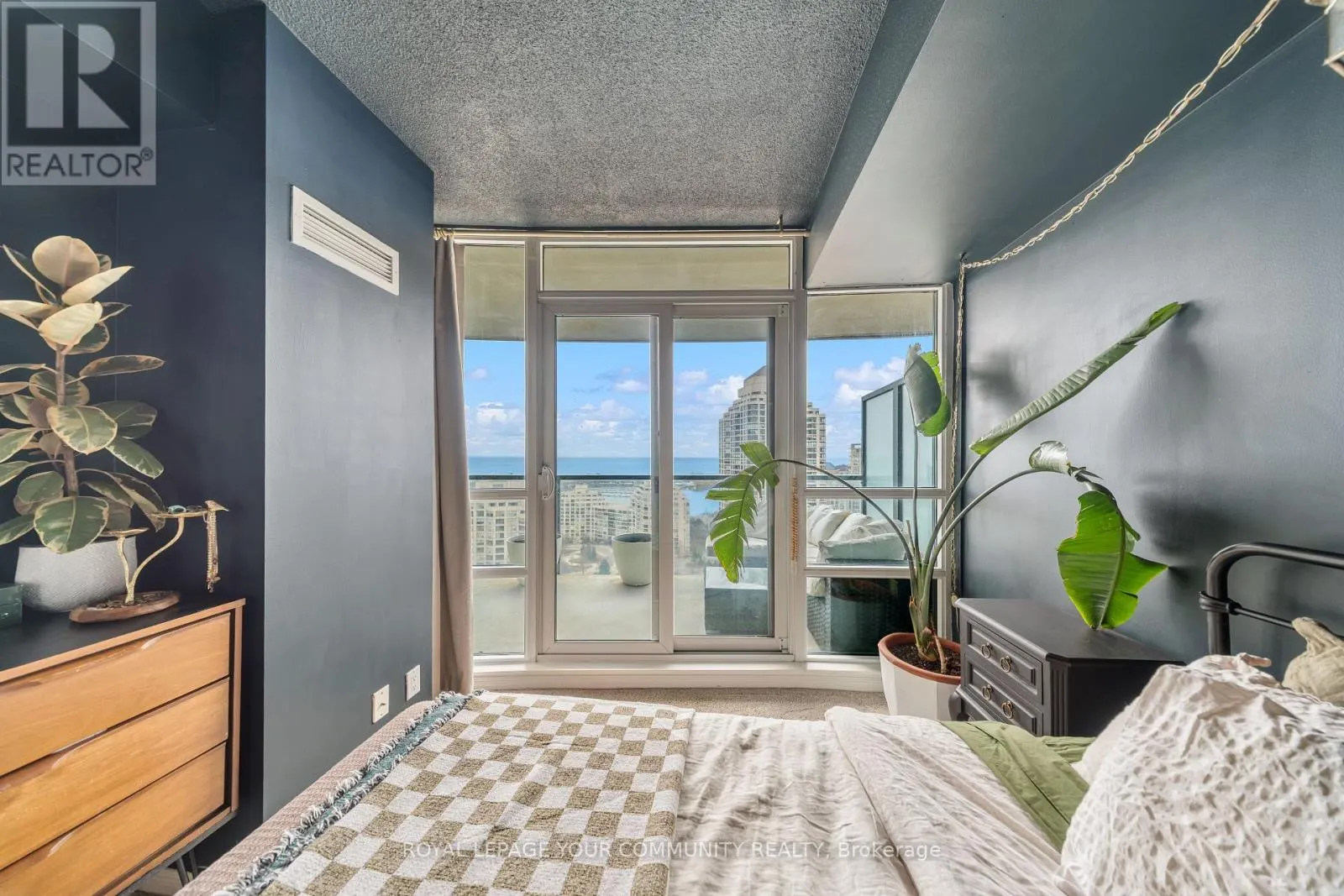 2101 - 15 LEGION ROAD