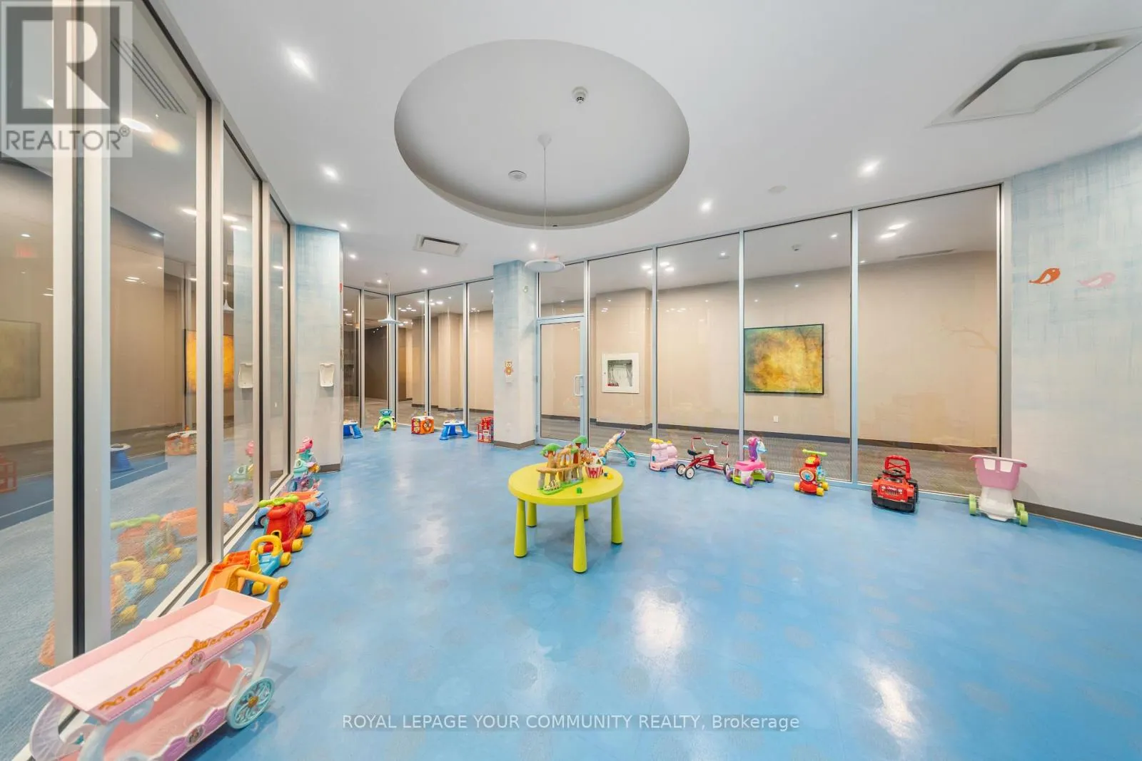 2101 - 15 LEGION ROAD