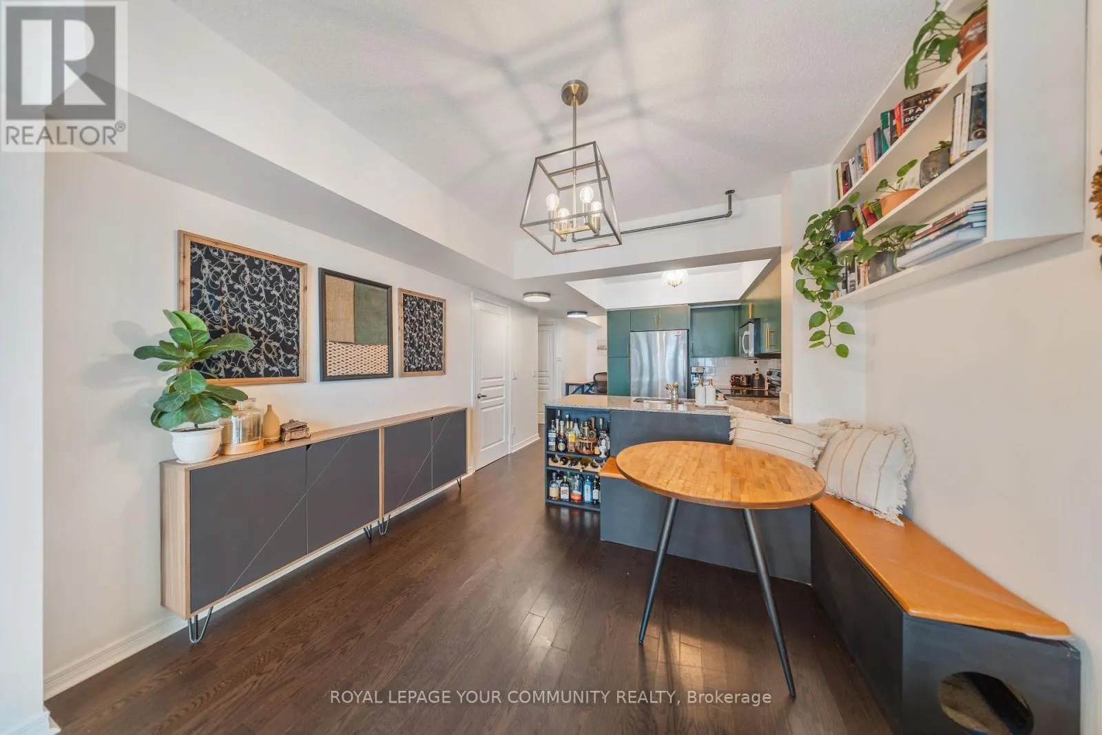 2101 - 15 LEGION ROAD