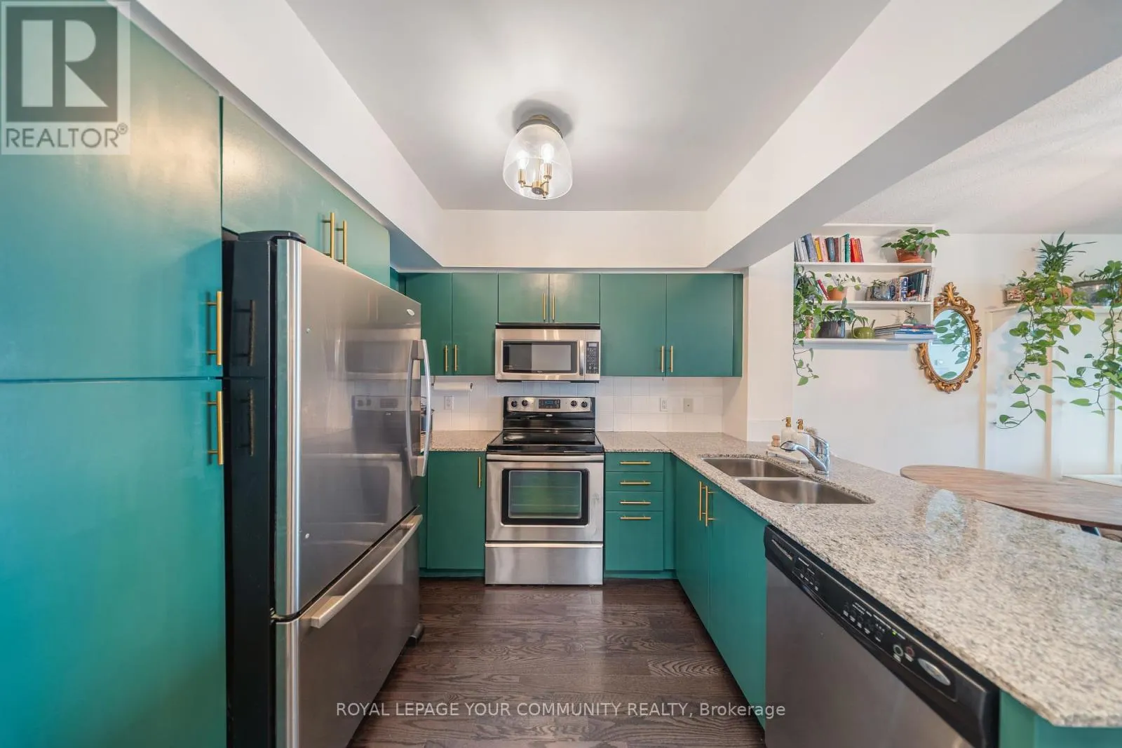 2101 - 15 LEGION ROAD