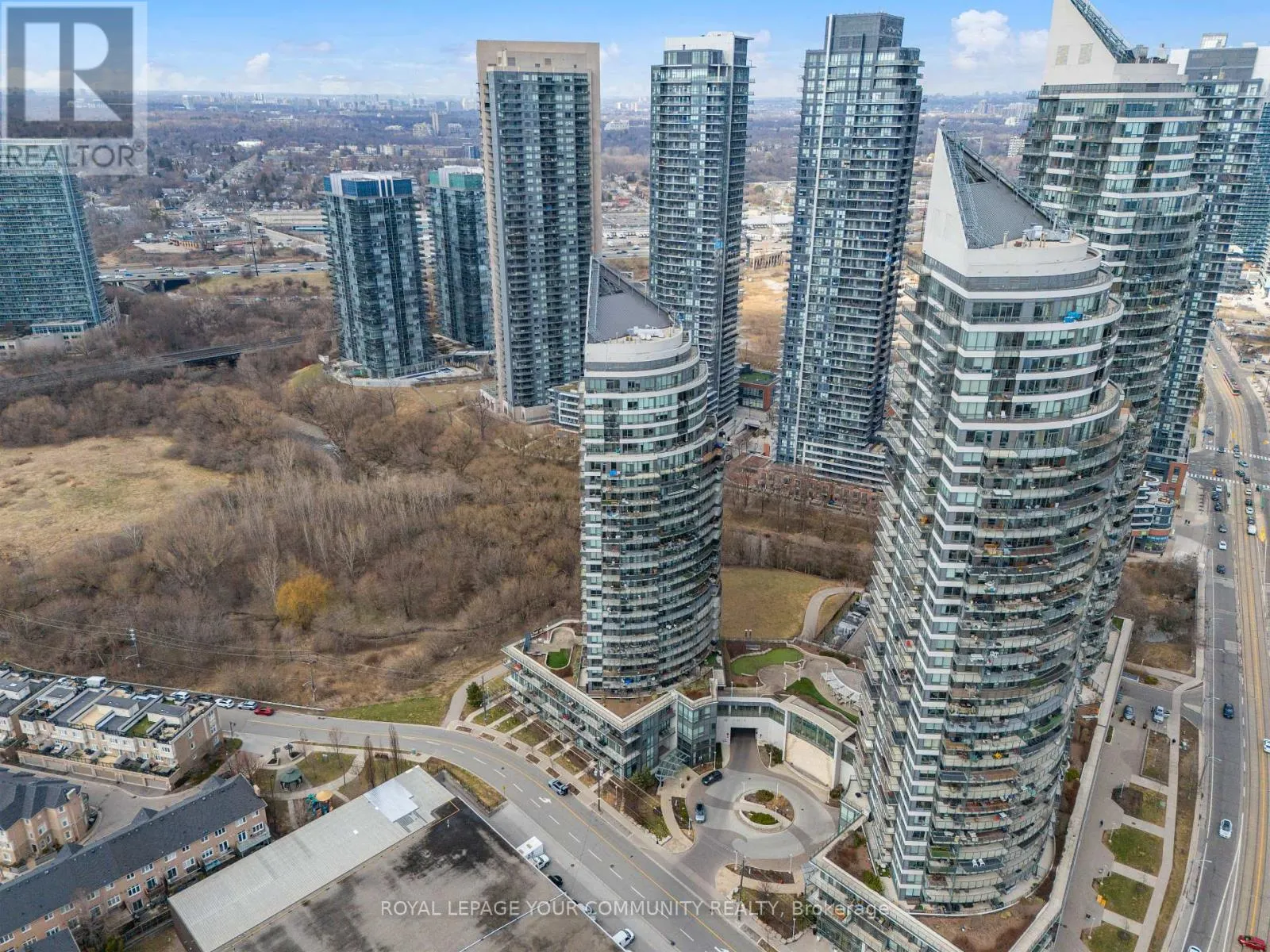 2101 - 15 LEGION ROAD