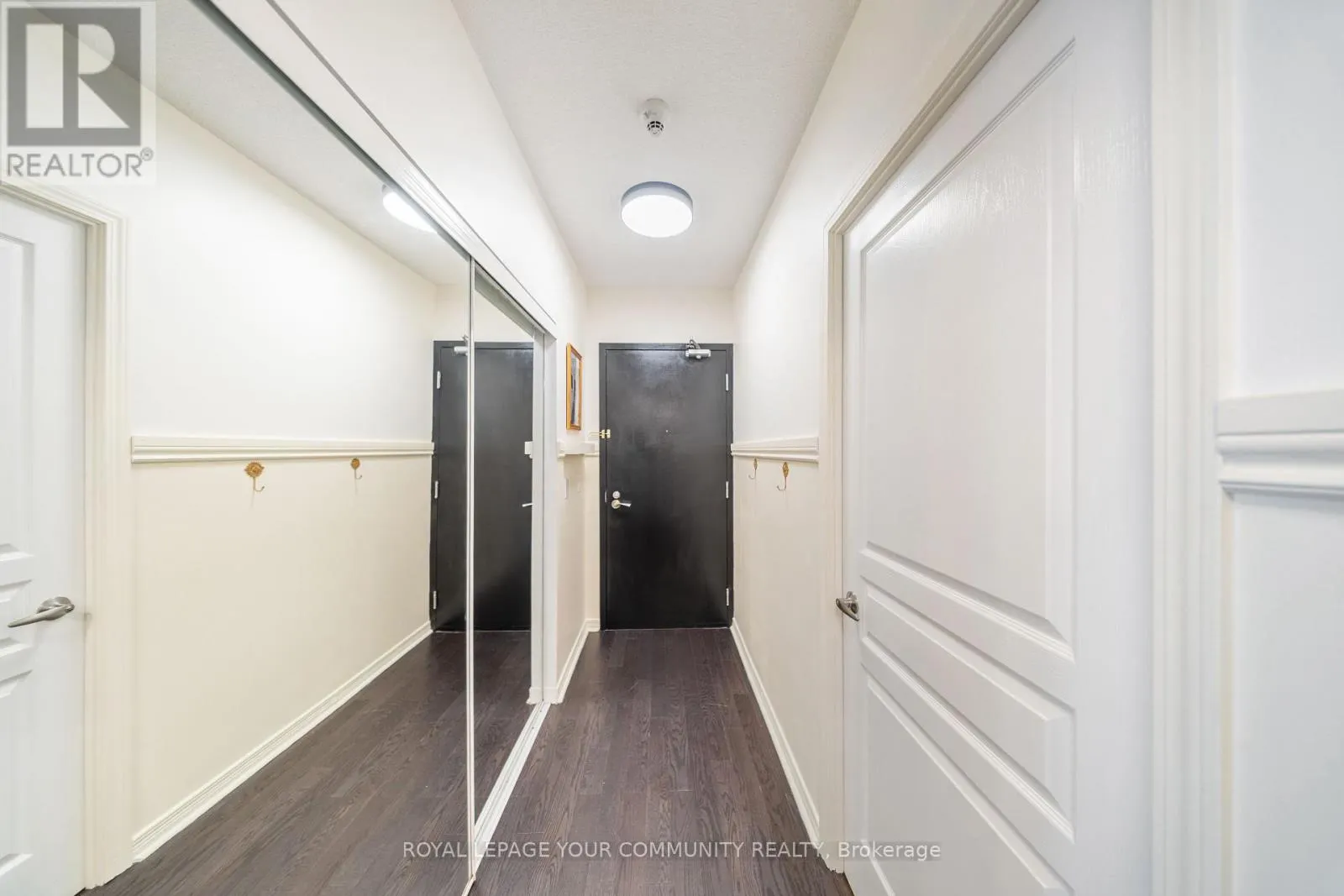 2101 - 15 LEGION ROAD
