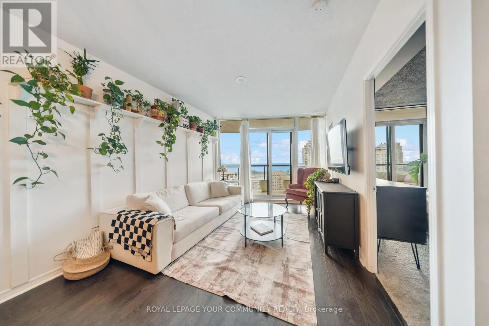 2101 - 15 LEGION ROAD