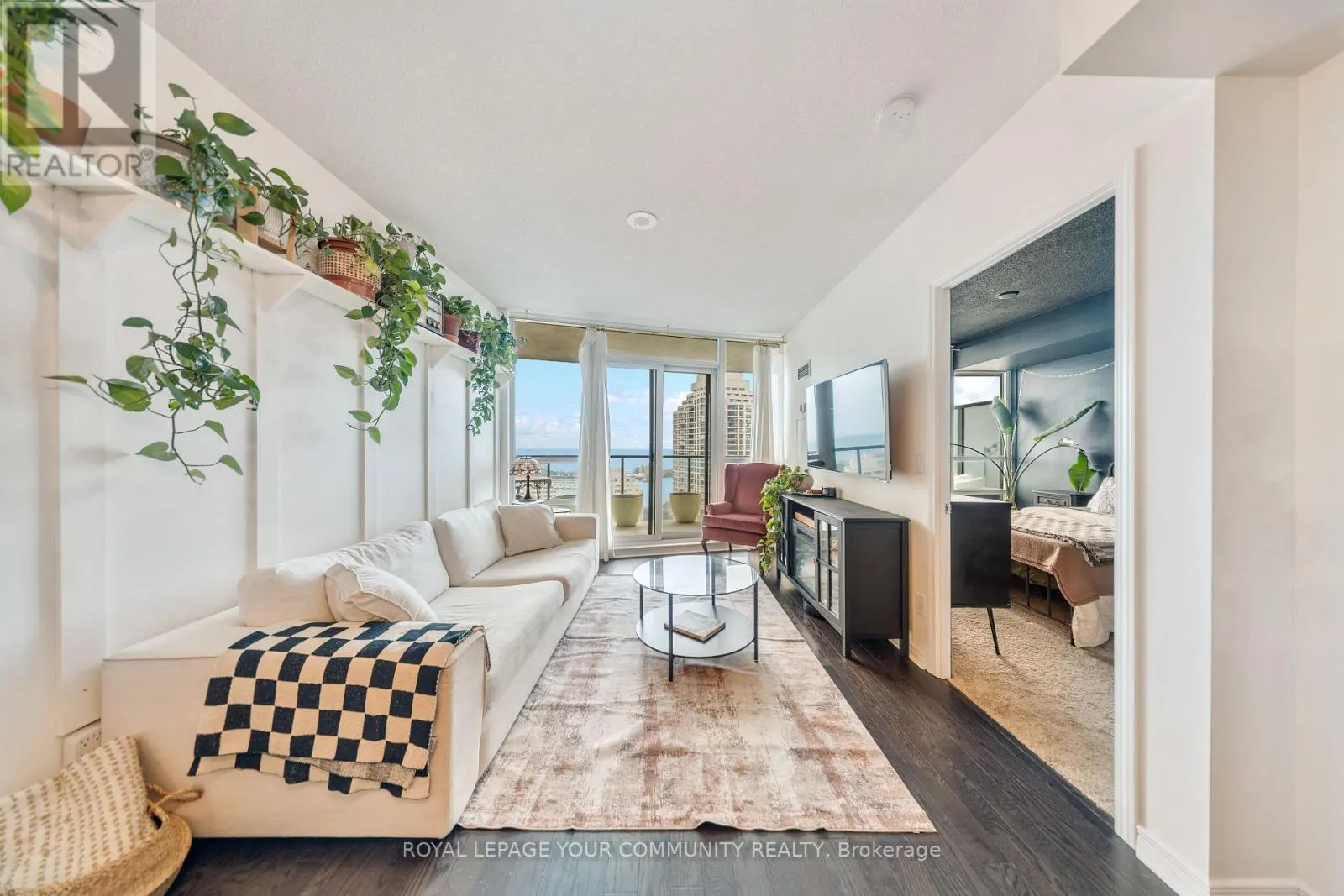 2101 - 15 LEGION ROAD