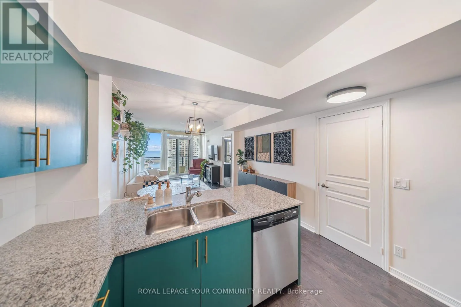 2101 - 15 LEGION ROAD
