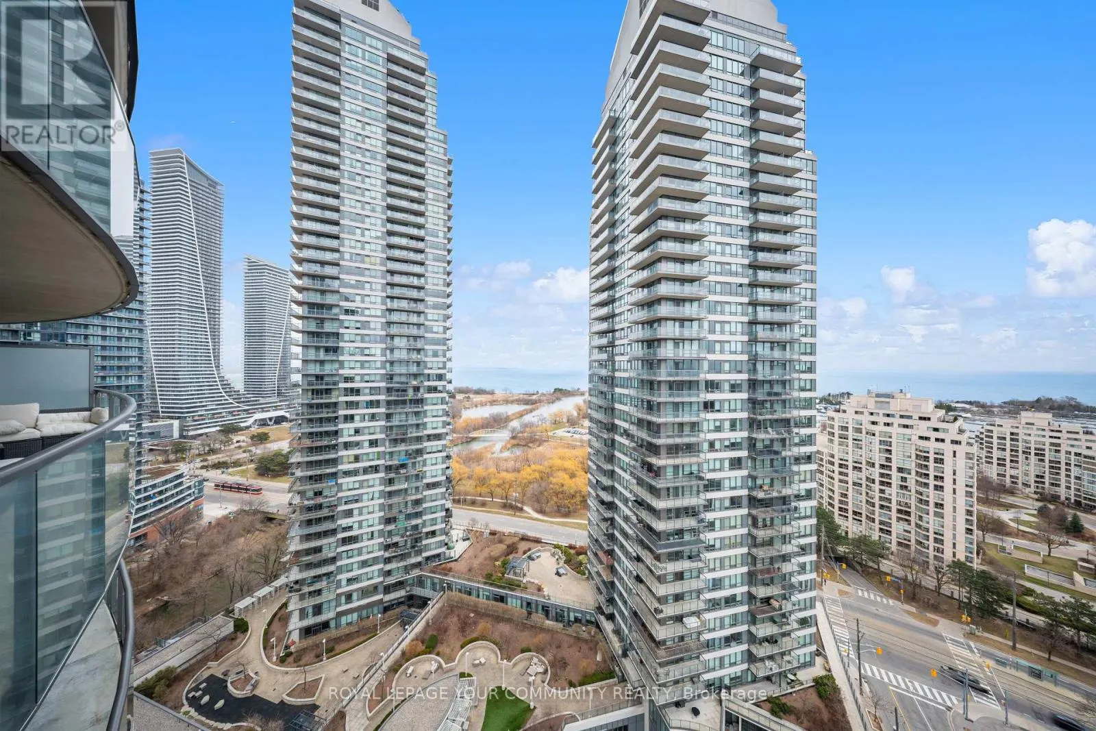 2101 - 15 LEGION ROAD