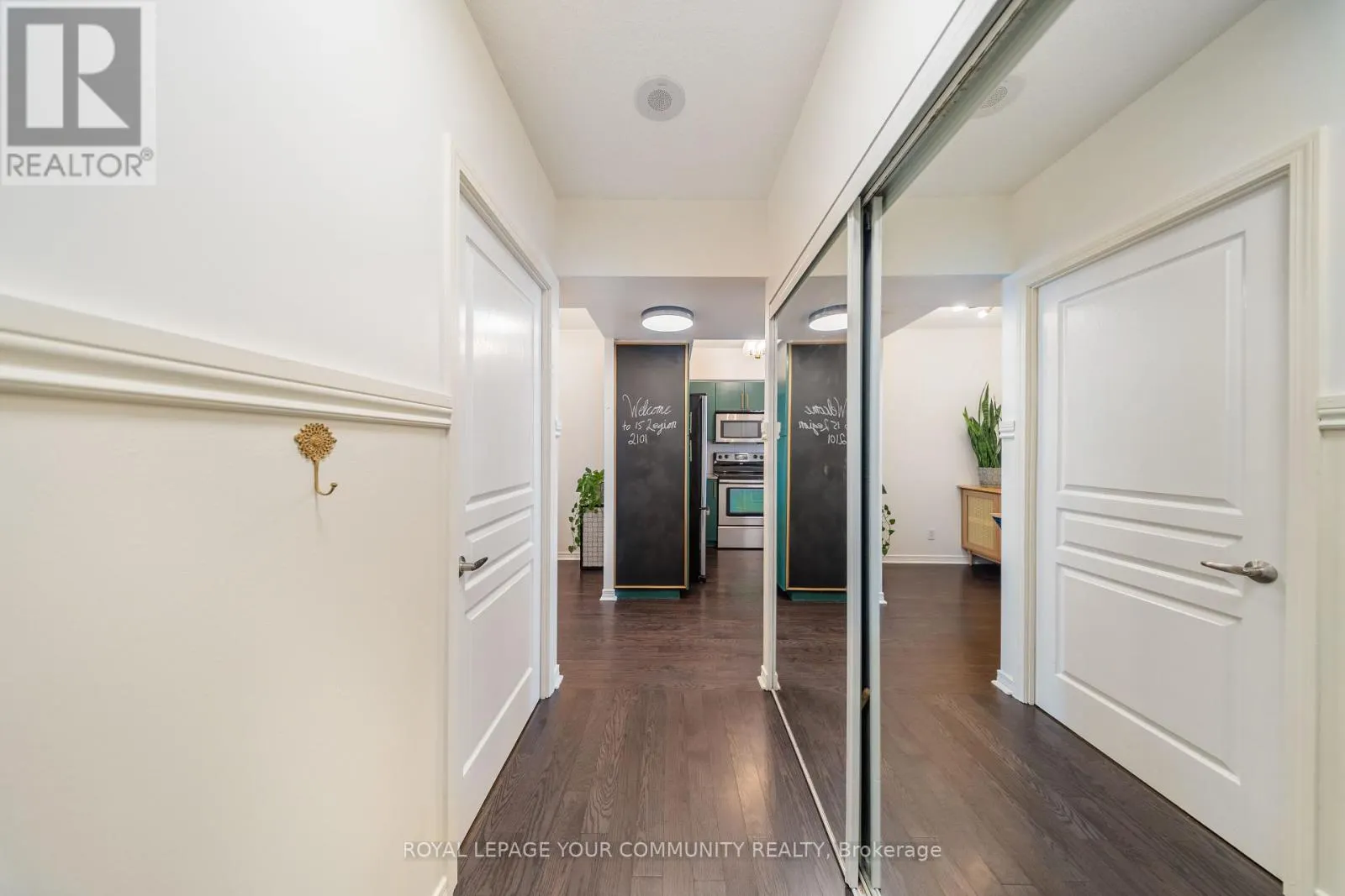 2101 - 15 LEGION ROAD
