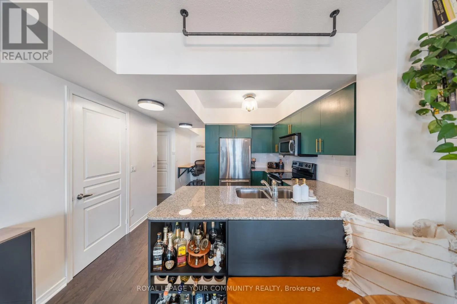 2101 - 15 LEGION ROAD