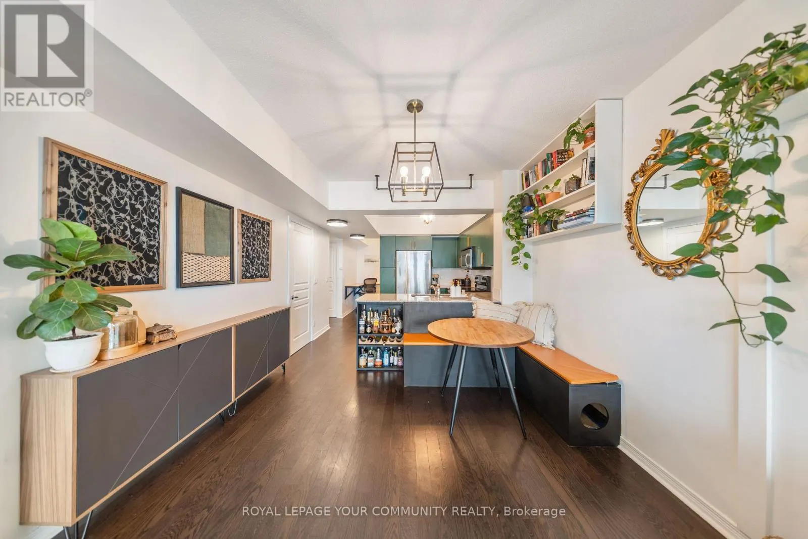 2101 - 15 LEGION ROAD