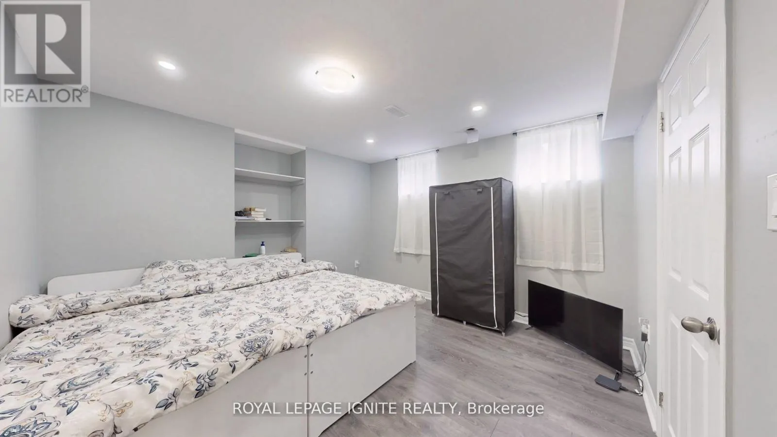 546 KENNEDY CIRCLE W