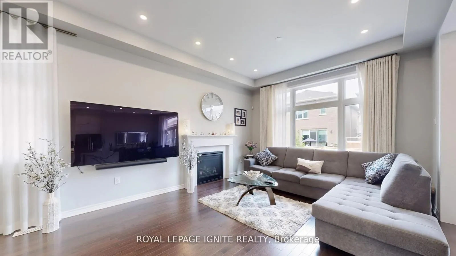 546 KENNEDY CIRCLE W