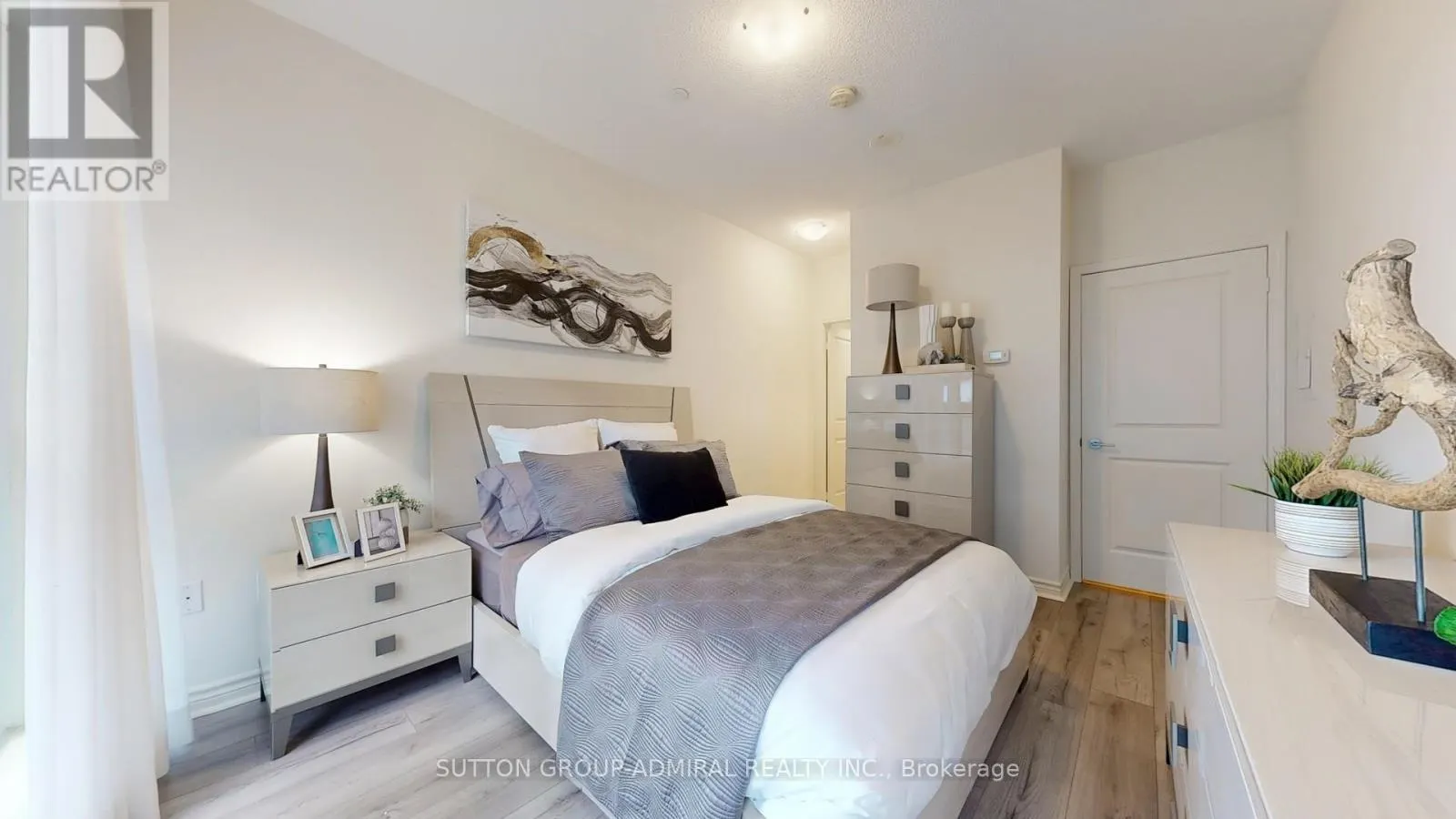 TH 101 - 39 ANNIE CRAIG DRIVE