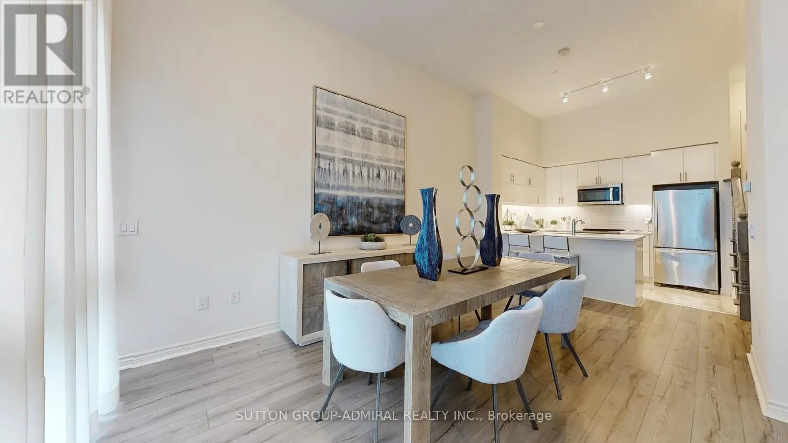 TH 101 - 39 ANNIE CRAIG DRIVE