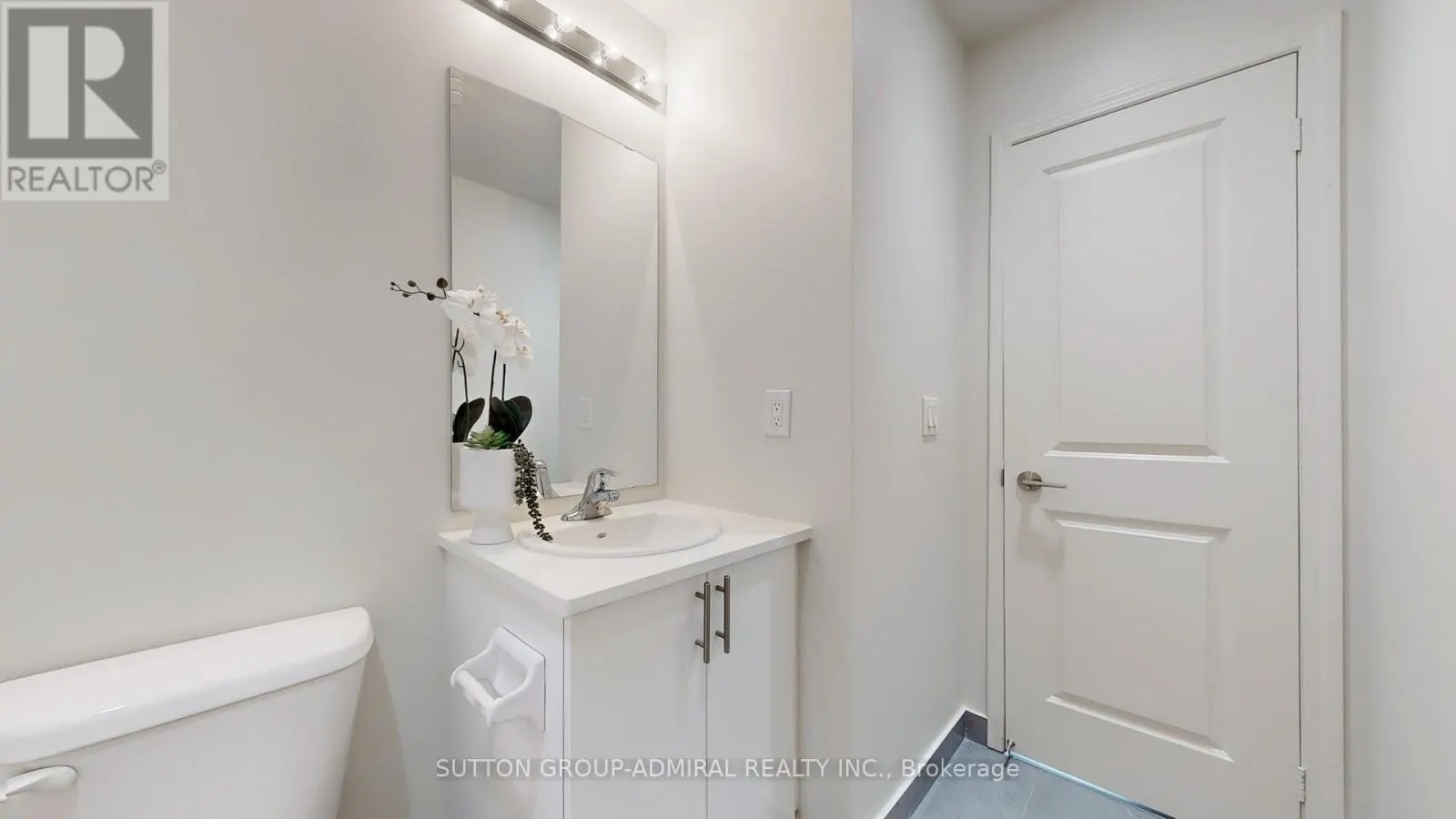 TH 101 - 39 ANNIE CRAIG DRIVE