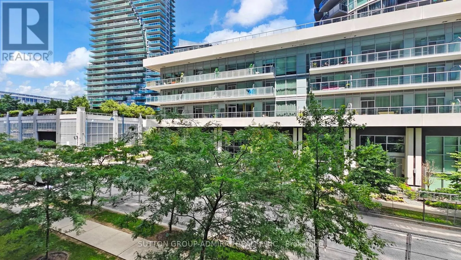 TH 101 - 39 ANNIE CRAIG DRIVE
