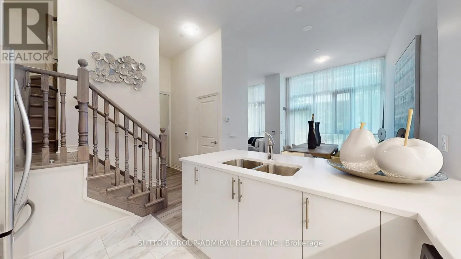 TH 101 - 39 ANNIE CRAIG DRIVE