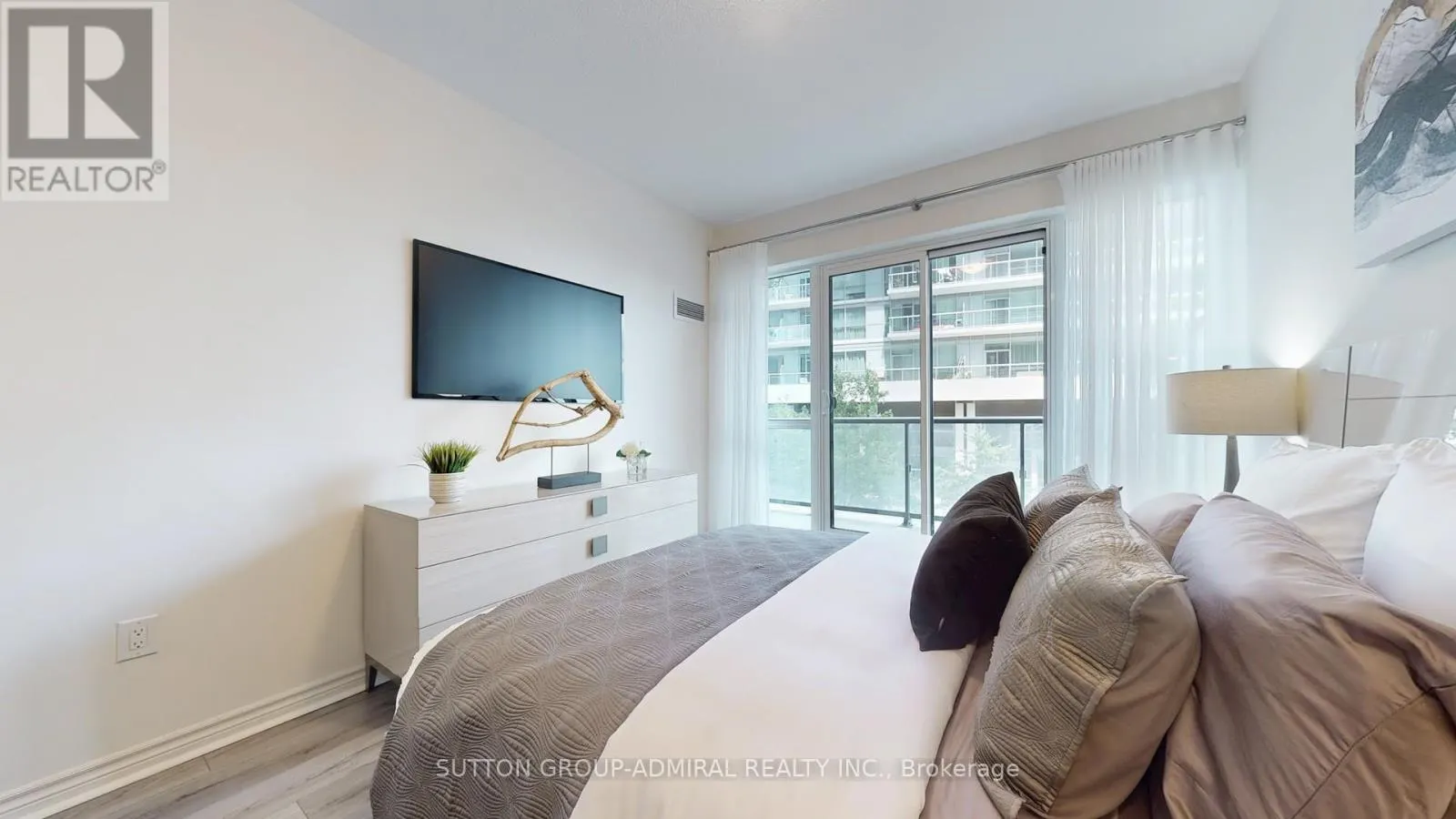 TH 101 - 39 ANNIE CRAIG DRIVE